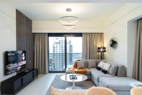 Burj & Fountain Views - Large Apt for 12 Guests!